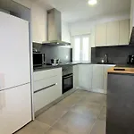 Moderno En El Centro De Roses, Cerca De La Playa, 3 Habitaciones. - Es-258-85